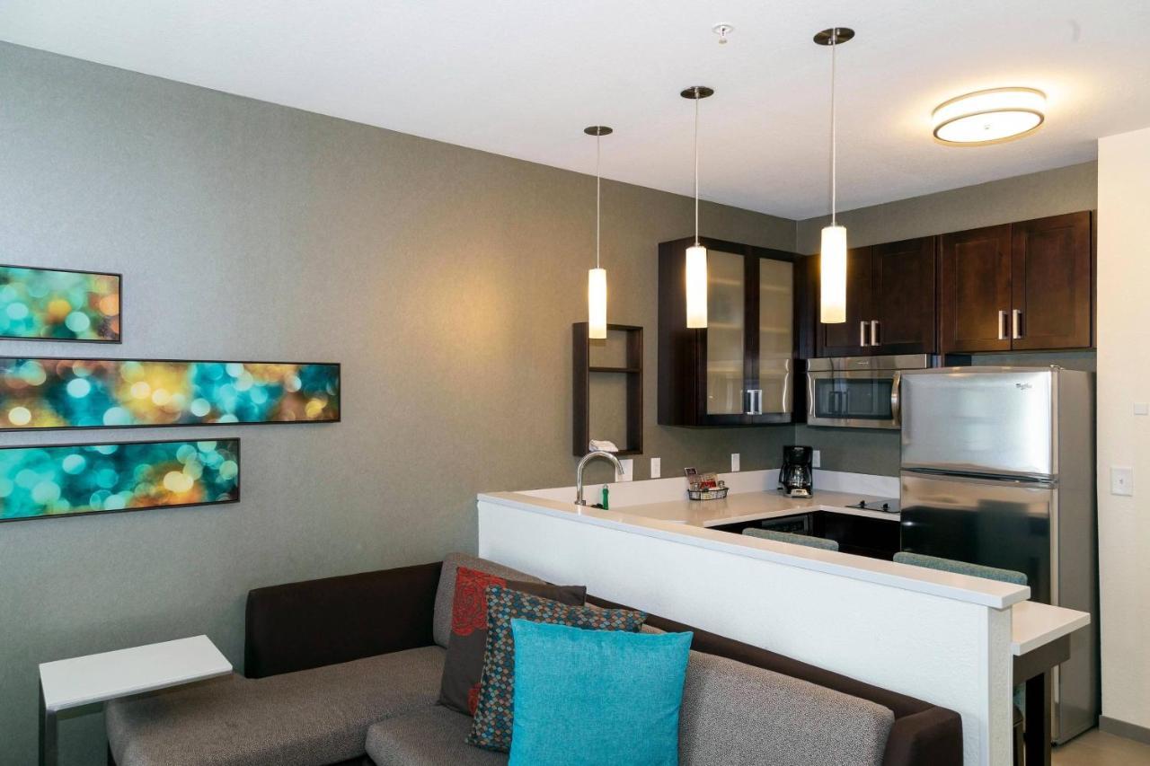 Hotel By Marriott Cleveland At The Emerald Event Center