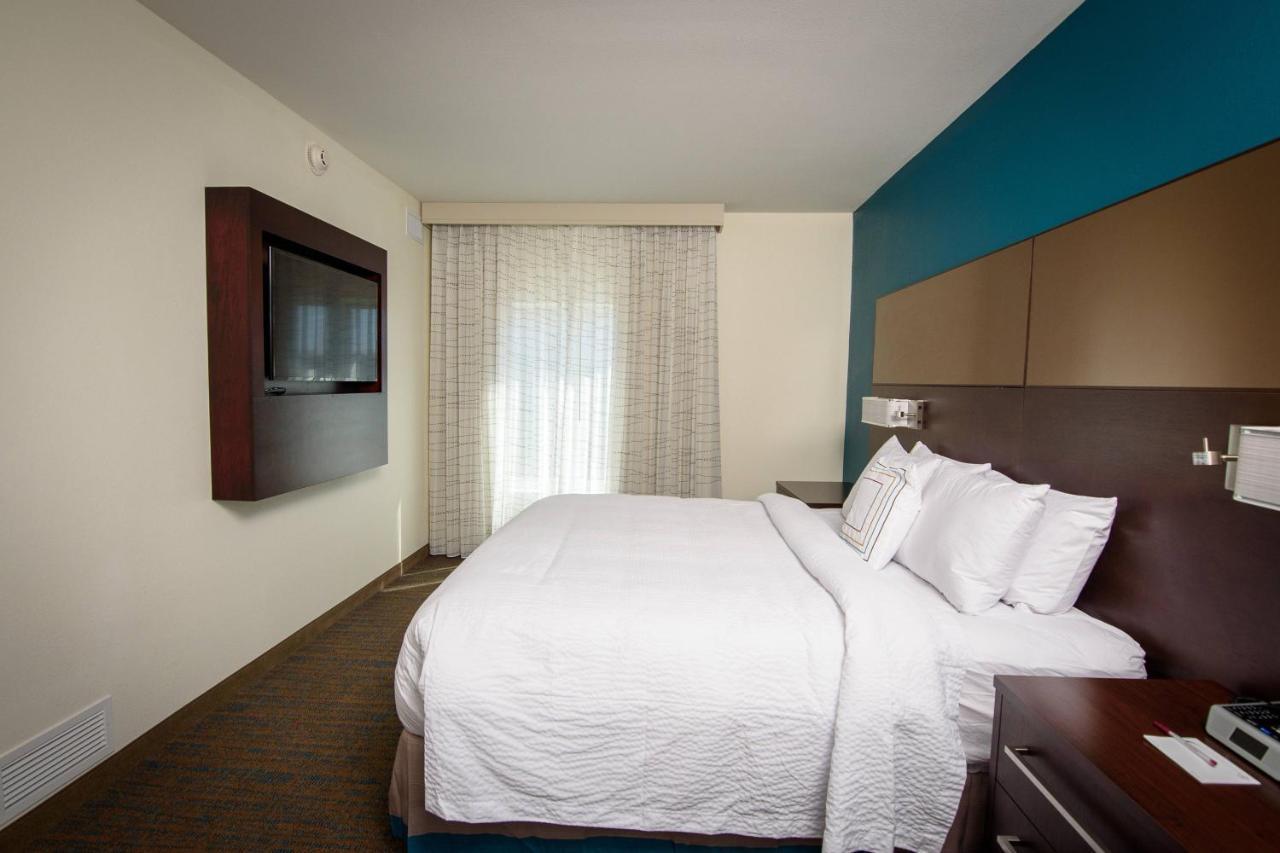By Marriott Cleveland At The Emerald Event Center Hotel 3*