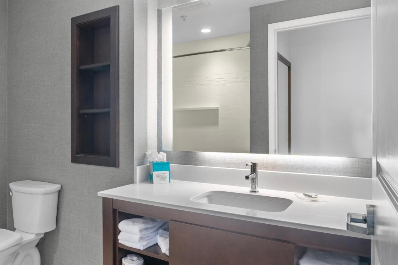 By Marriott Cleveland At The Emerald Event Center Hotel 3*