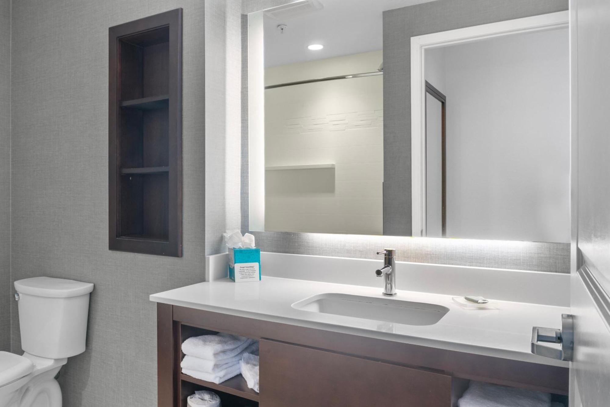 Hotel By Marriott Cleveland At The Emerald Event Center Avon