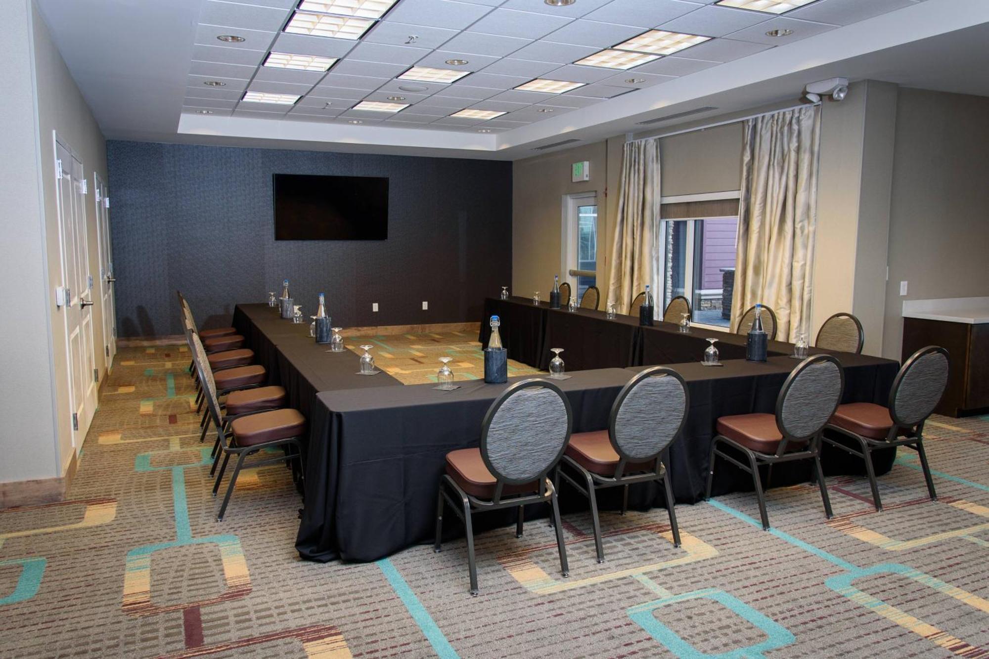 By Marriott Cleveland At The Emerald Event Center Hotel 3*
