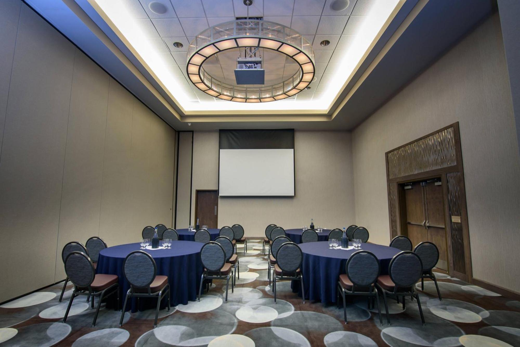 Hotel By Marriott Cleveland At The Emerald Event Center Avon