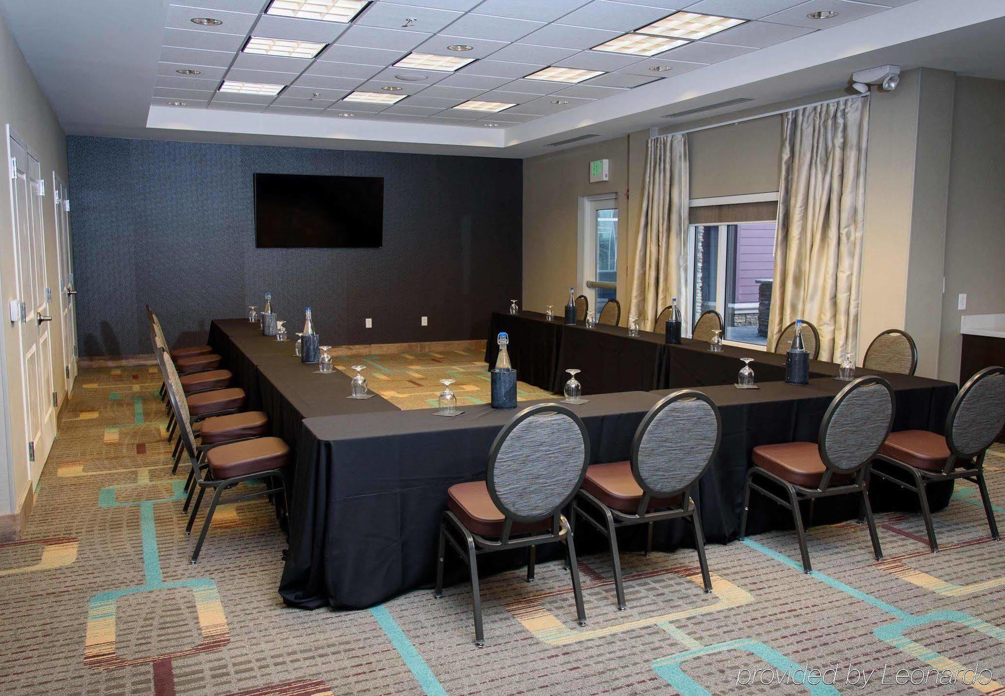 By Marriott Cleveland At The Emerald Event Center Hotel 3*