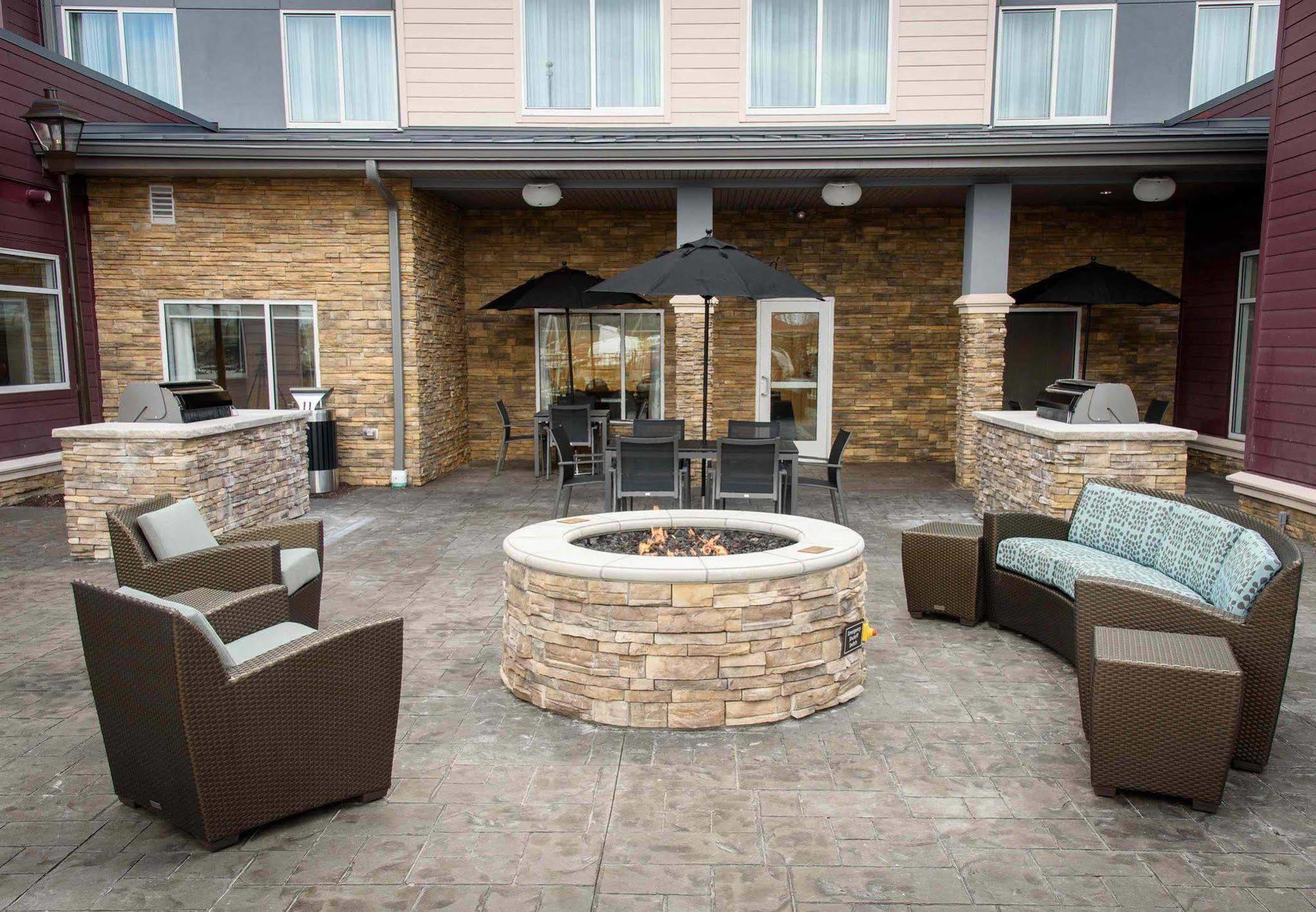 Hotel By Marriott Cleveland At The Emerald Event Center 3*