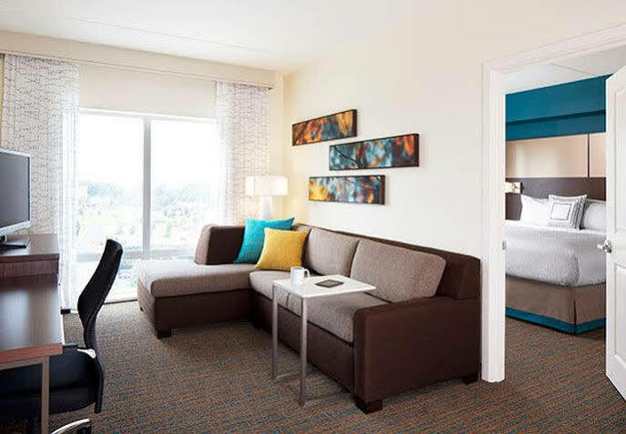 Hotel By Marriott Cleveland At The Emerald Event Center